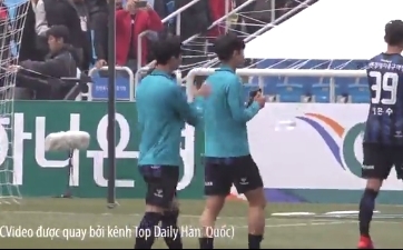 VIDEO: Nụ cười rạng rỡ của Công Phượng trên sân bóng Hàn 