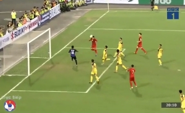 VIDEO: Đức Chinh tỏa sáng, mở tỷ số cho U23 Việt Nam