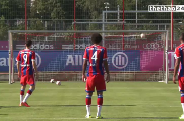 VIDEO: Phần so tài sút trúng xà ngang của các cầu thủ Bayern Munich