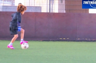 VIDEO: Thần đồng bóng đá 8 tuổi của Chelsea trình diễn kĩ thuật chóng mặt