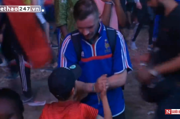 VIDEO: Cảm động hình ảnh fan nhí Bồ Đào Nha an ủi CĐV Pháp