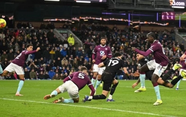 Burnley cầm hòa Tottenham, nỗ lực trụ hạng vẫn đầy chông gai