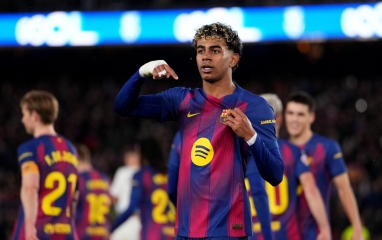 Chiến thắng thuyết phục, Barca vươn lên đầu bảng