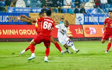 Cựu sao Ngoại hạng Anh ghi bàn thắng đầu tiên tại Việt Nam