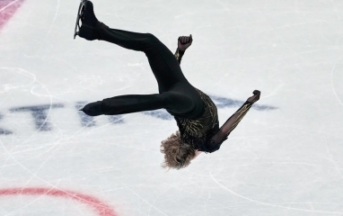 Cú nhảy lộn ngược bị cấm 50 năm xuất hiện tại Olympic mùa Đông khiến Djokovic sững sờ