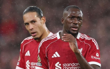 Đội trưởng Liverpool khuyên đồng đội từ chối Real Madrid