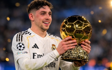 Lập hat-trick đẳng cấp, sao Real Madrid lập tức 'được trao Quả bóng Vàng'