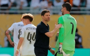 Thibaut Courtois nói thẳng về tin đồn Real Madrid 'phản thầy' Xabi Alonso