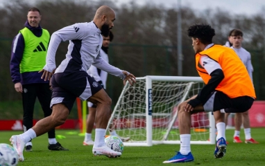 Sao MU trầm trồ trước 'thần đồng trăm năm có một' của CLB