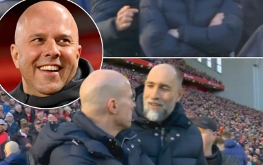 HLV Tottenham thành trò cười sau pha nhầm người khó tin