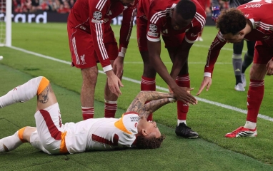 NÓNG: Liverpool nguy cơ bị kiện sau chiến thắng 4-0 tại C1