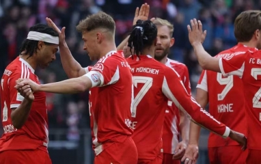 Thắng lợi hủy diệt, Bayern tiến gần ngôi vương