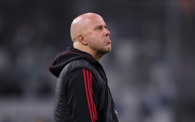 Thua 0-2, HLV Arne Slot Arne Slot gửi thông điệp mạnh về trận lượt về