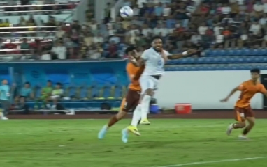 Bỏ qua lỗi với Xuân Son, trọng tài đối diện án kỷ luật