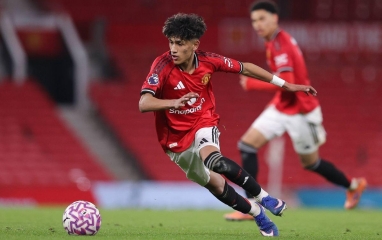 Man City muốn cướp 'thần đồng 100 năm có một' của MU