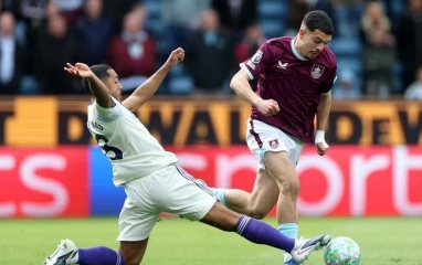 Aston Villa hụt bước trong cuộc đua Champions League