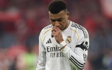 Mất cúp vào tay Barca, Real nhận thêm tin dữ về Mbappe