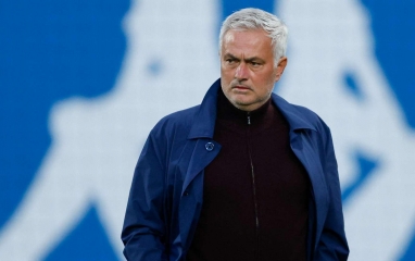 Bất bại cả mùa đội của Mourinho mất vé dự Champions League