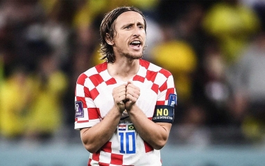 Hơn 40 tuổi, huyền thoại Real Madrid đưa ra quyết định khó tin làm cả đất nước vỡ oà