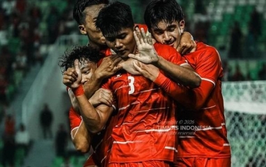 CĐV ĐNÁ phản ứng dữ dội khi Việt Nam thua Indonesia phút cuối