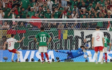Ba trận đấu làm nên tên tuổi của thủ môn Ochoa tại World Cup
