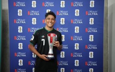 FIFA vinh danh sao Mexico sau khi giúp đội nhà vào vòng trong