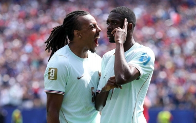 Lập hat-trick đỉnh cao tại World Cup, Dembele vẫn chưa hài lòng