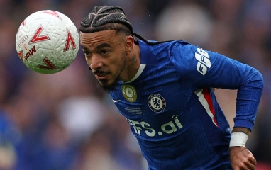 Chelsea hét giá 75 triệu Bảng, Man City chùn bước vụ nâng cấp hàng thủ