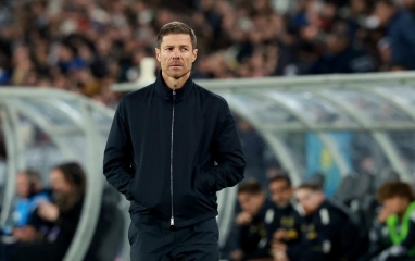 Xabi Alonso khiến CĐV Chelsea lo lắng trước đại chiến Arsenal