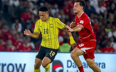 CĐV Malaysia đồng loạt gọi tên Việt Nam sau trận hòa Indonesia
