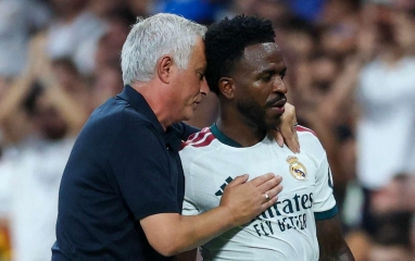 Mourinho: 'Cậu ấy làm tôi nhớ đến Vinicius thời còn trẻ'