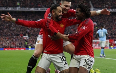 Hàng công thăng hoa, MU vùi dập Man City ở Old Trafford