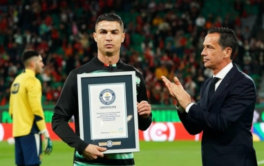 Cristiano Ronaldo bị 'cấm' giải nghệ!