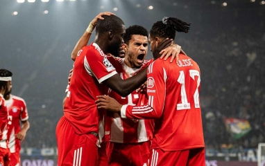 Bayern nhận đòn giáng nặng dù đặt một chân vào tứ kết Champions League