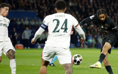 Kvaratskhelia lập cú đúp, PSG nghiền nát Chelsea tại Paris