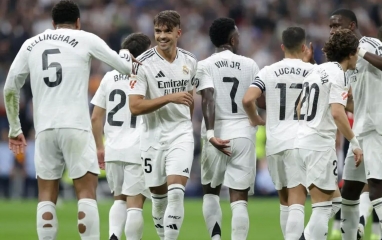 Thừa trung vệ, Real Madrid cắn răng bán cái tên bất ngờ ngay hè 2026