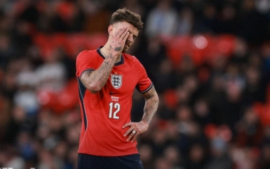 Sao Arsenal bị chính CĐV đội nhà đòi đuổi khỏi sân