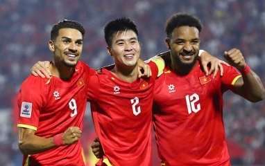 Báo Hàn đồng loạt phát cuồng vì cặp Son - Hên của HLV Kim Sang Sik