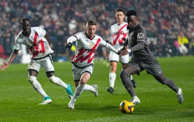 Thắng vùi dập, CLB Tây Ban Nha đặt một chân vào bán kết châu Âu