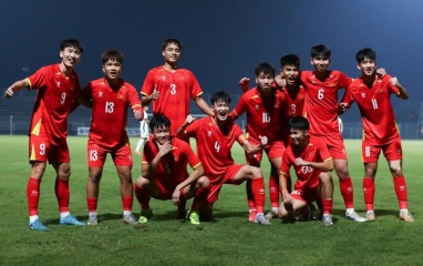 CĐV Lào: 'Người anh em Việt Nam hãy vô địch để báo thù cho chúng tôi'