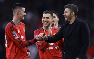 Carrick cực vui! MU đón cú hích lớn ở Ngoại hạng Anh