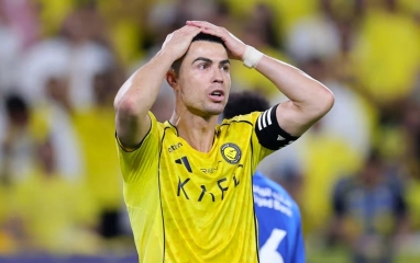 NÓNG: Al Nassr của Ronaldo liên tiếp nhận 2 đòn giáng cực nặng