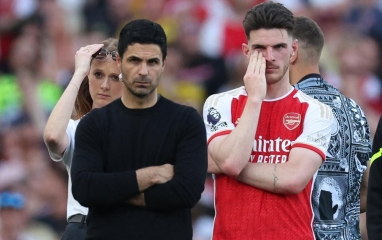 NÓNG: Arsenal không được nâng cúp Ngoại hạng Anh