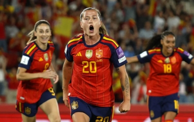 Vùi dập Anh 4 bàn, Tây Ban Nha vươn lên dẫn đầu bảng World Cup