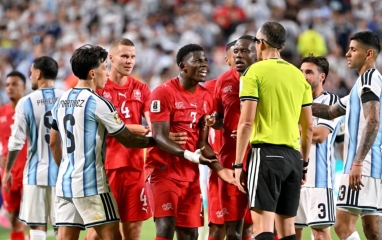 CHÍNH THỨC: FIFA ra tuyên bố về thẻ đỏ giúp Argentina đi tiếp ở World Cup