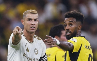 Ronaldo gây tranh cãi trong ngày Al Nassr đứt mạch toàn thắng