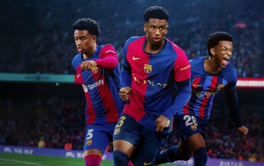 Barca chốt giá bán siêu hậu vệ cực bất ngờ, MU vui mừng tột độ