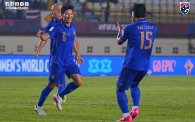CĐV Thái phản ứng cực mạnh khi lần đầu đánh bại Việt Nam ở FIFA ASEAN Cup