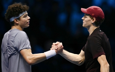 Thắng dễ Shelton, Sinner đụng Djokovic bán kết Australian Open 2026