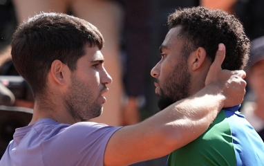 Alcaraz đối đầu Fils ở chung kết Qatar Open 2026